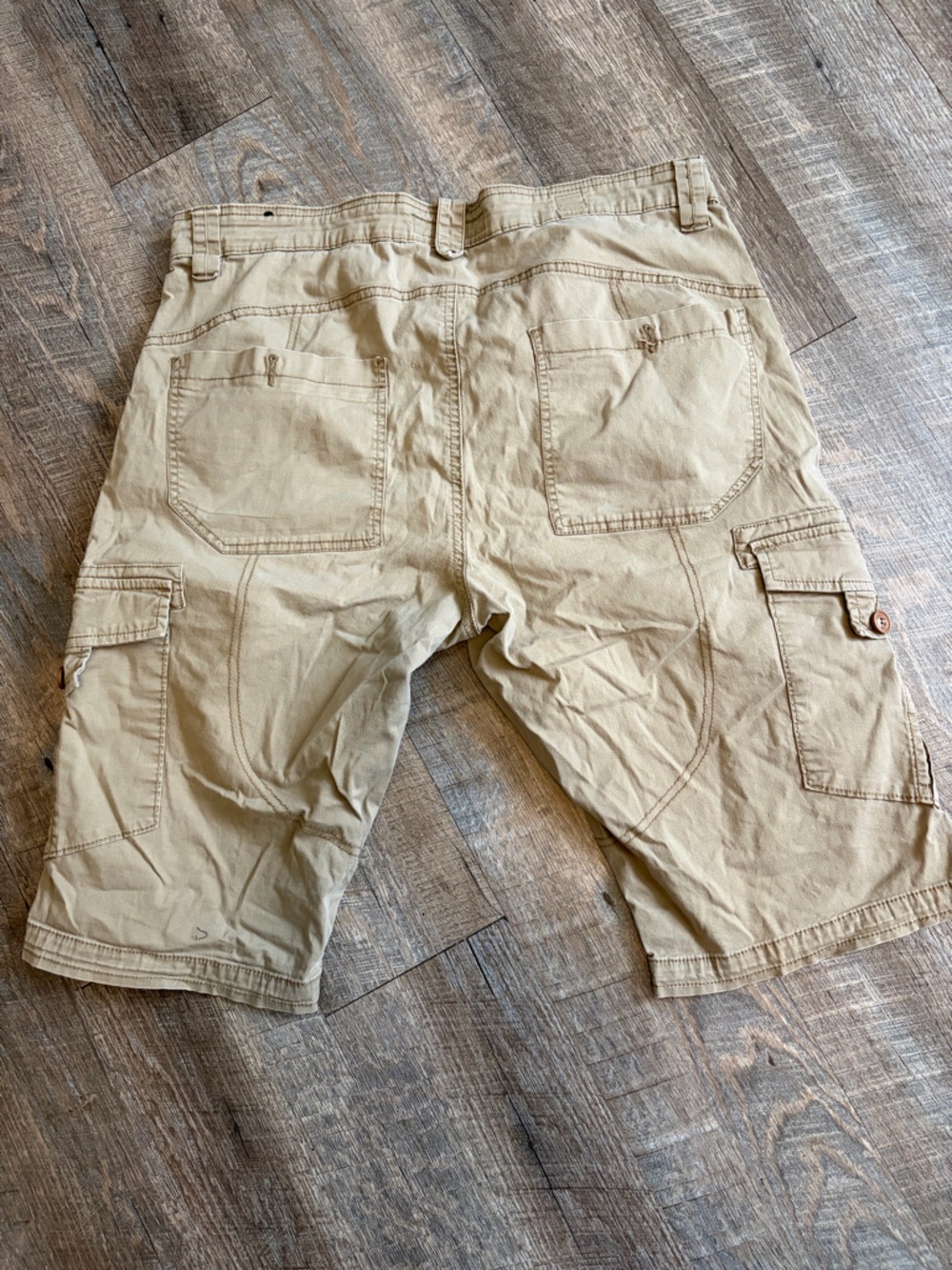 Men's Tan Cargo Shorts - Casual Utility Style - Picture 4 of 6